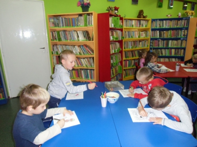 Przedszkolaki z wizytą w bibliotece - zdjęcie5