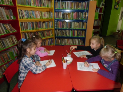 Przedszkolaki z wizytą w bibliotece - zdjęcie4
