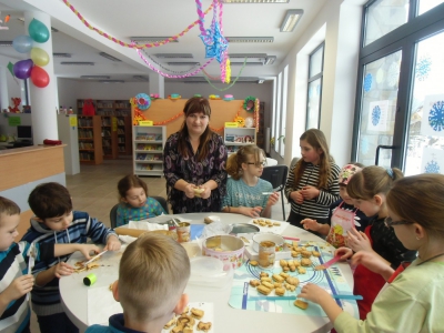 Słodki czwartek w świetlicy i bibliotece w Żabnicy. - zdjęcie6