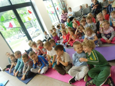 Przedstawienie w bibliotece w Żabnicy. - zdjęcie25