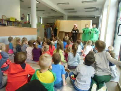 Przedstawienie w bibliotece w Żabnicy. - zdjęcie21