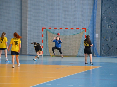 Turniej Podbeskidzkiej Ligi Piłki Ręcznej Dziewcząt -  fotorelacja! - zdjęcie34