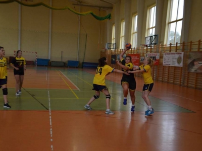 Sukces TS Metal Węgierska Górka w turnieju  Podbeskidzkiej Ligi Amatorskiej Piłki Ręcznej Dziewcząt - zdjęcie24