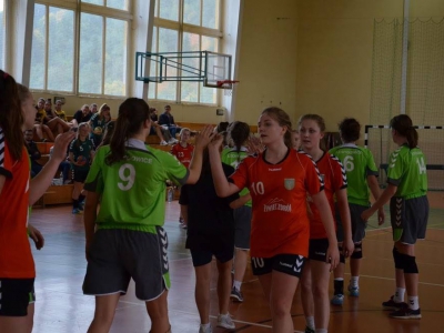 Sukces TS Metal Węgierska Górka w turnieju  Podbeskidzkiej Ligi Amatorskiej Piłki Ręcznej Dziewcząt - zdjęcie12