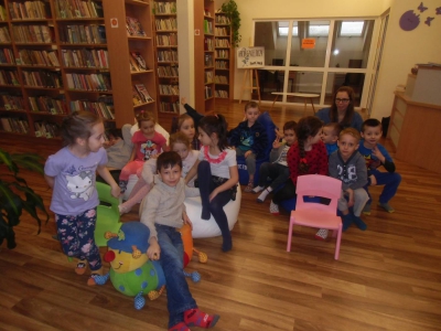 Przedszkolaki w bibliotece w Cięcinie - zdjęcie2