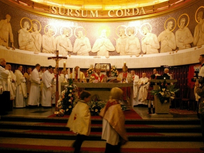Kardynał Dziwisz 6 listopada w kościele "jednej doby" - zdjęcie9