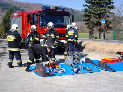 Szkolenie praktyczne w obsłudze sprzętu do ratownictwa technicznego w Cięcinie - zdjęcie36