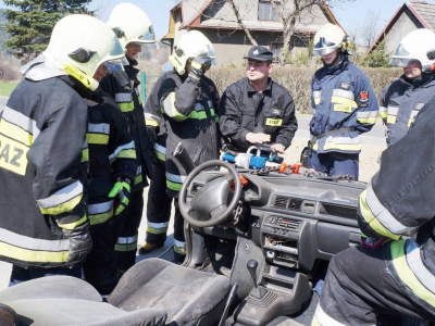 Szkolenie praktyczne w obsłudze sprzętu do ratownictwa technicznego w Cięcinie - zdjęcie13