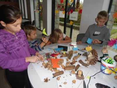 Kolorowy październik w bibliotece. - zdjęcie5