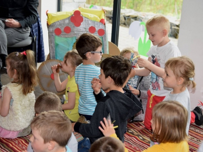 Lektura pachnąca piernikami… czyli ciąg dalszy akcji „Samorządowcy czytają dzieciom” - zdjęcie17