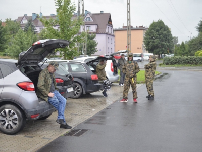 Wędkarze czekający na rozpoczęcie zawodów