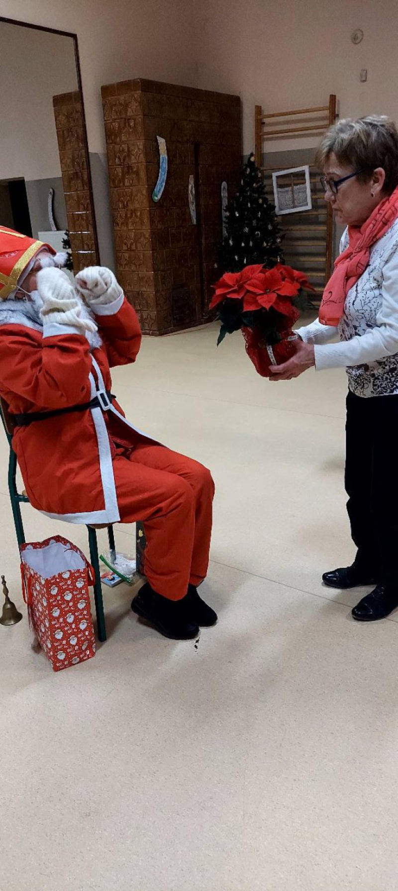 Mikołaj w odwiedzinach w Klubie Seniora w Ciścu