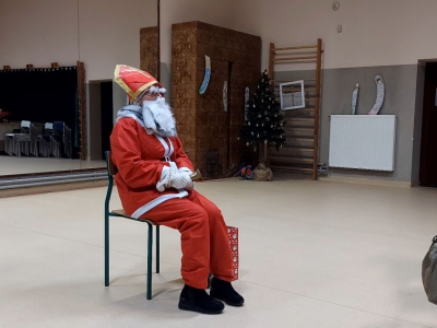 Mikołaj w odwiedzinach w Klubie Seniora w Ciścu - zdjęcie5