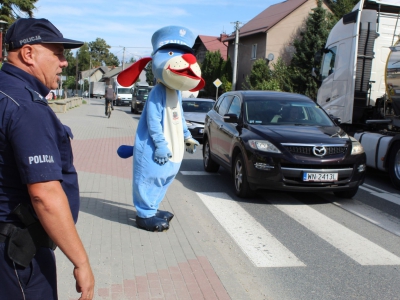 Pan policjant wraz ze swoim pomocnikiem – psem Sznupkiem w Przedszkolu nr 1 w Ciścu - zdjęcie16