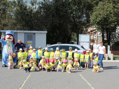 Pan policjant wraz ze swoim pomocnikiem – psem Sznupkiem w Przedszkolu nr 1 w Ciścu - zdjęcie7