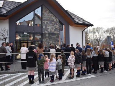 Uroczyste otwarcie budynku biblioteki w Żabnicy - zdjęcie27