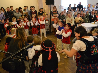 Przedszkolny Dzień Babci i Dziadka w Żabnicy. - zdjęcie3